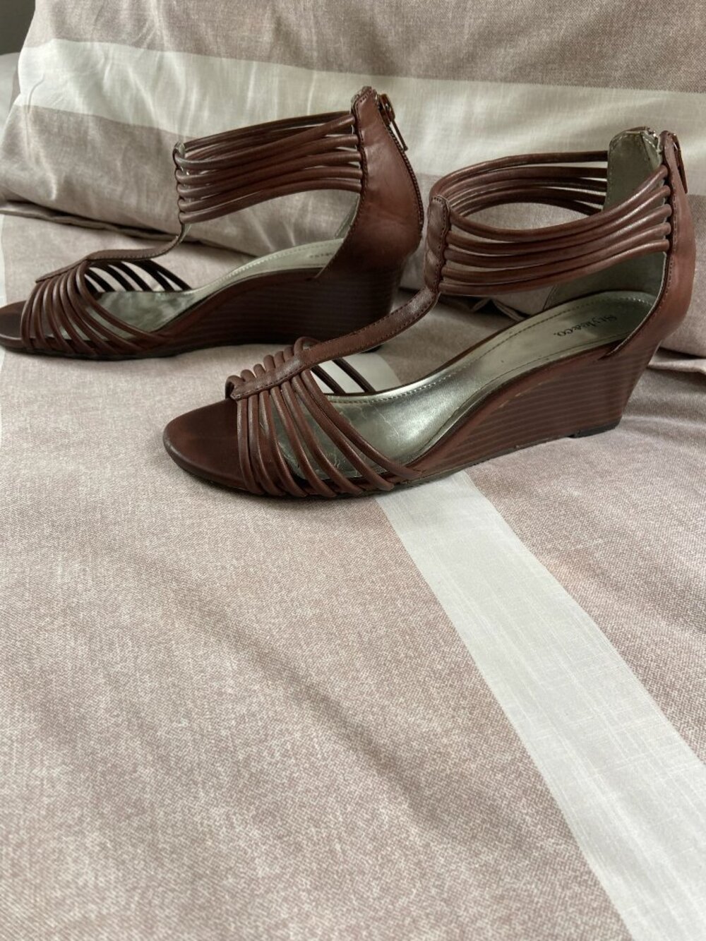 Style & Co. Brown Strappy Wedge Sandals Sz 7.5M